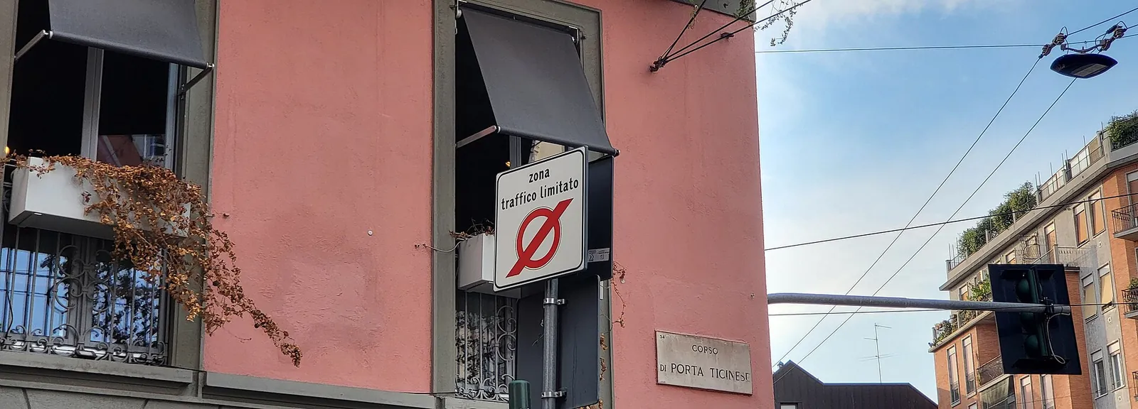 A red-bordered ZTL traffic sign at the entrance to a restricted zone in Italy
